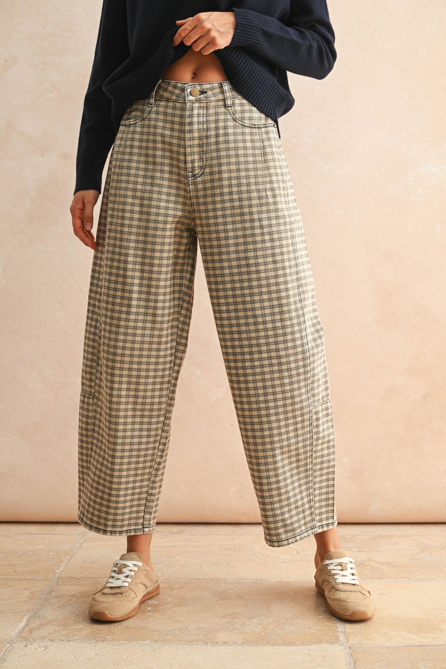 TARA: Mini Checkered Barrel Pant