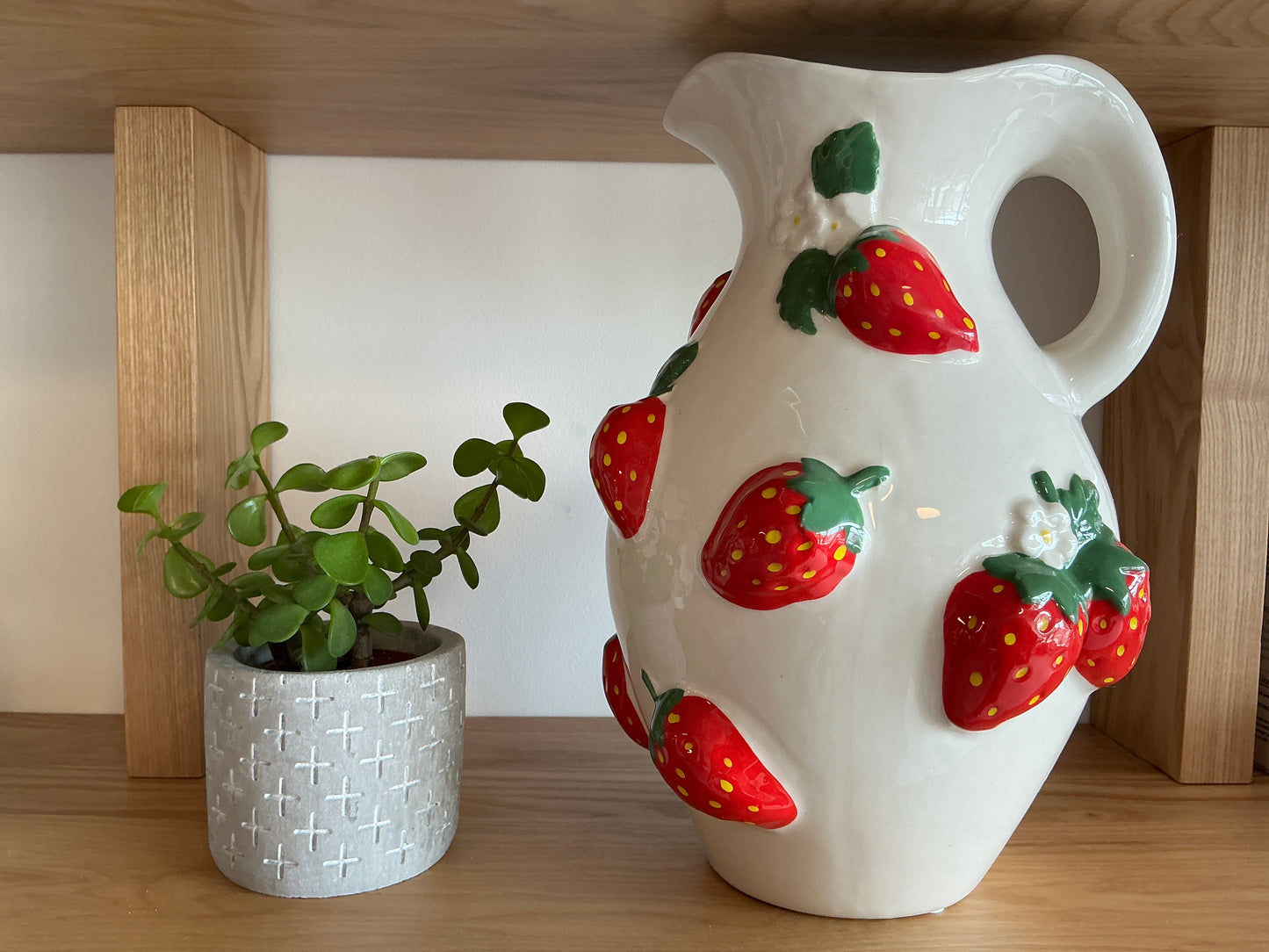 Large fruit vase with handle