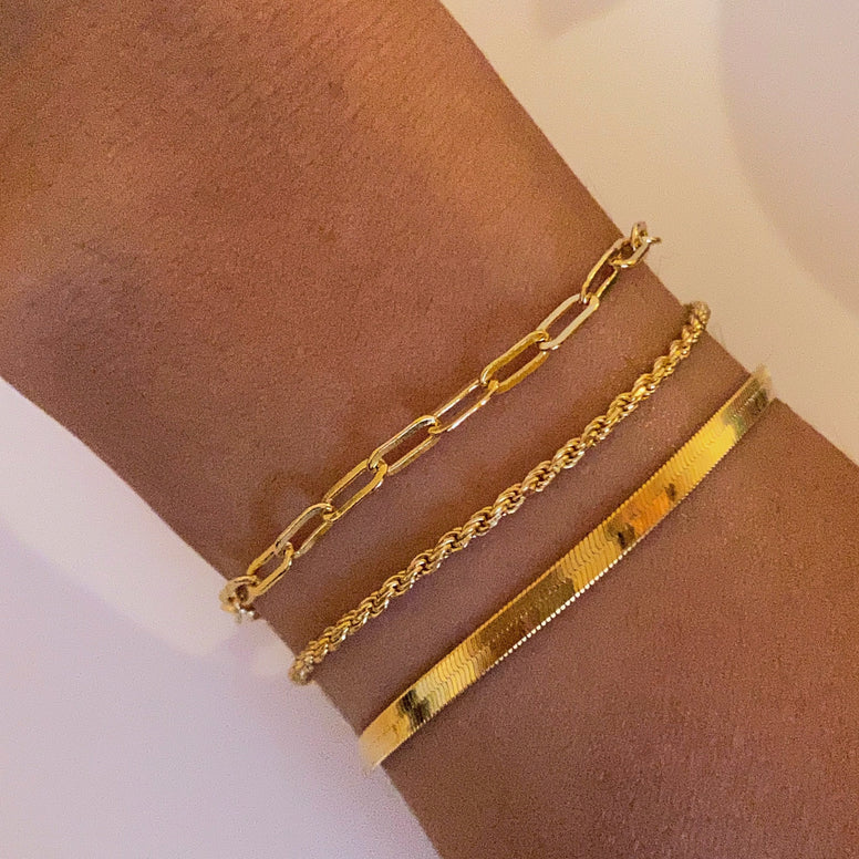 DAINTY PAPERCLIP CHAIN BRACELET