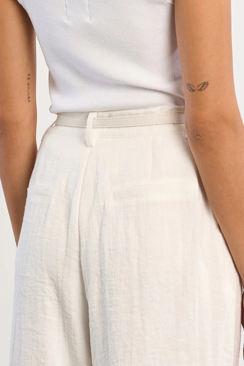 CAROLYN- Woven Bermuda Short with Belt