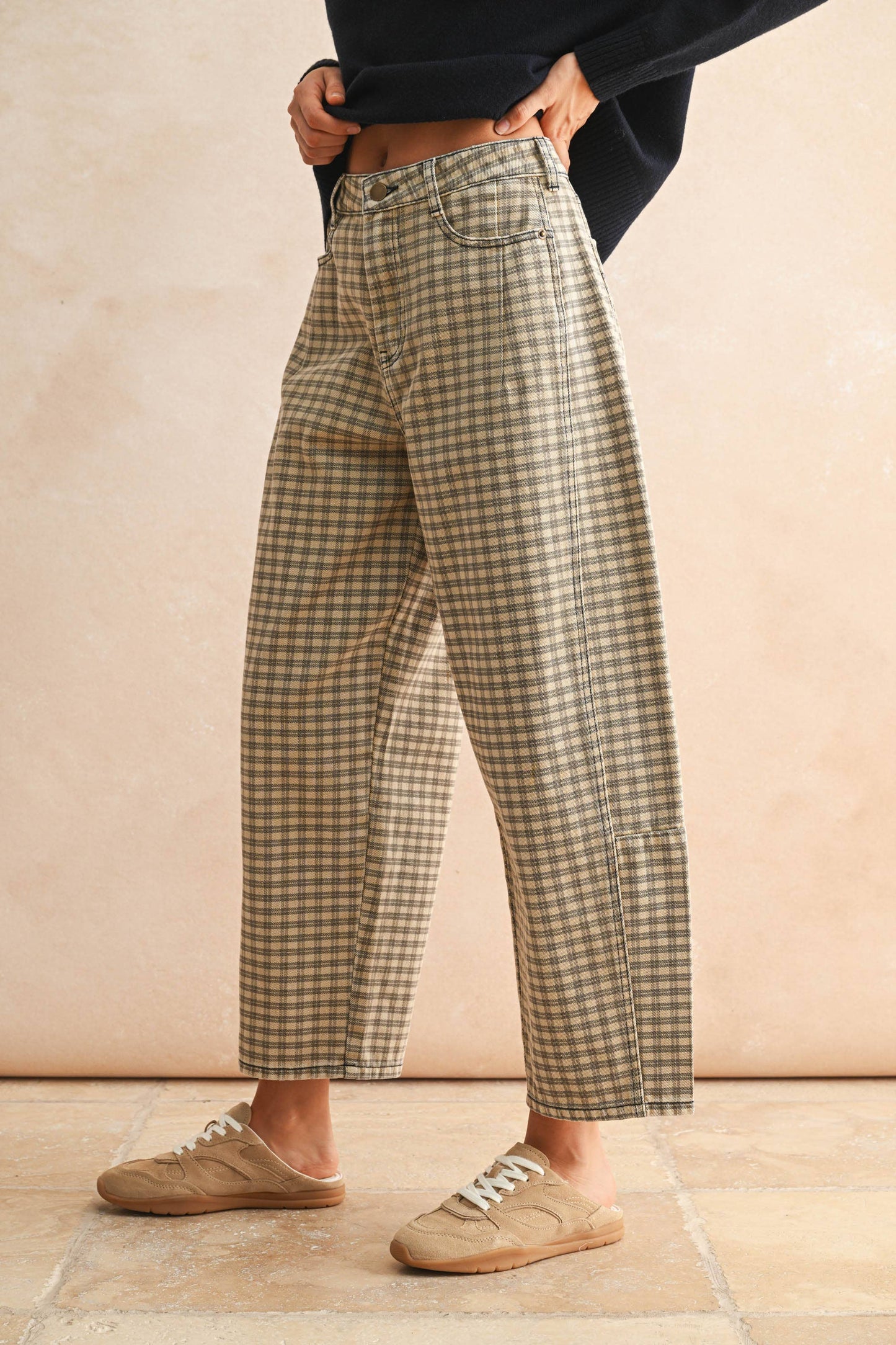 TARA: Mini Checkered Barrel Pant