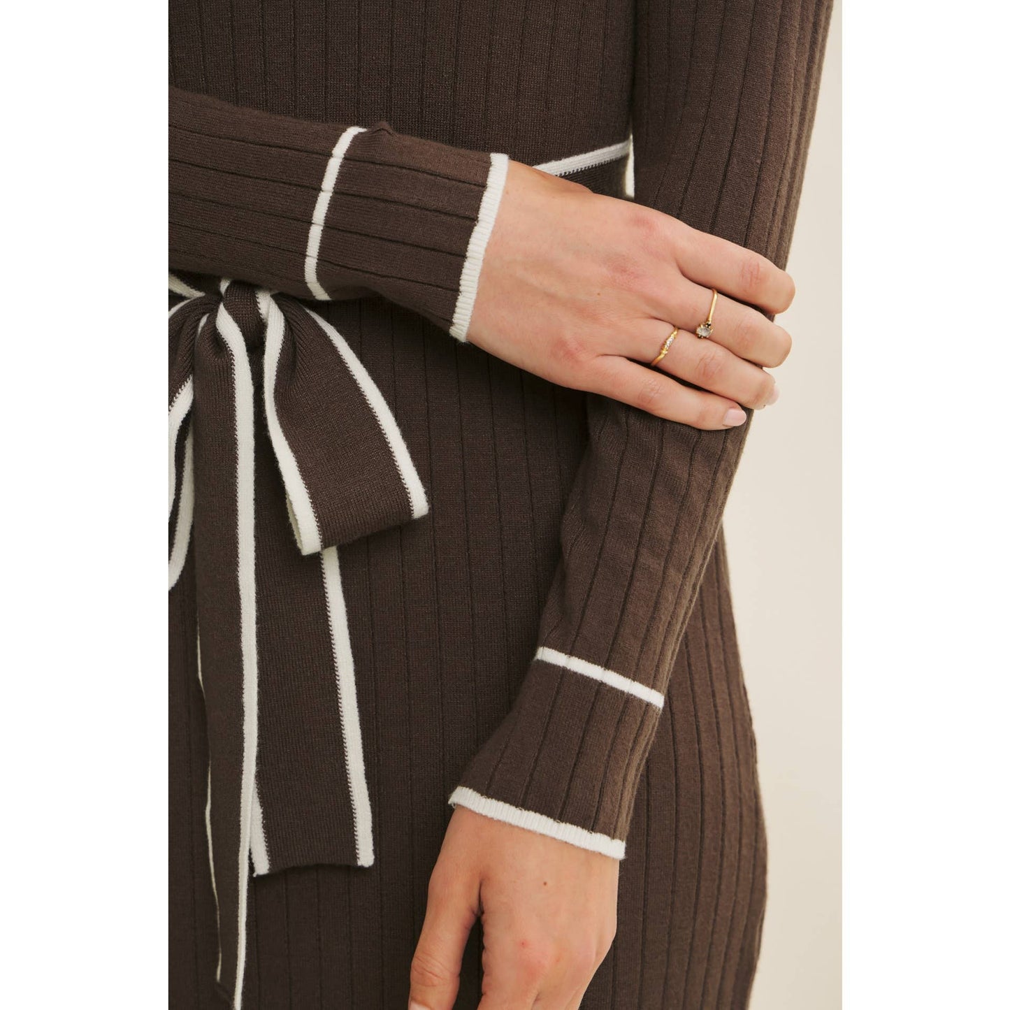 GENEVIEVE: Brown stretch ribbed dress