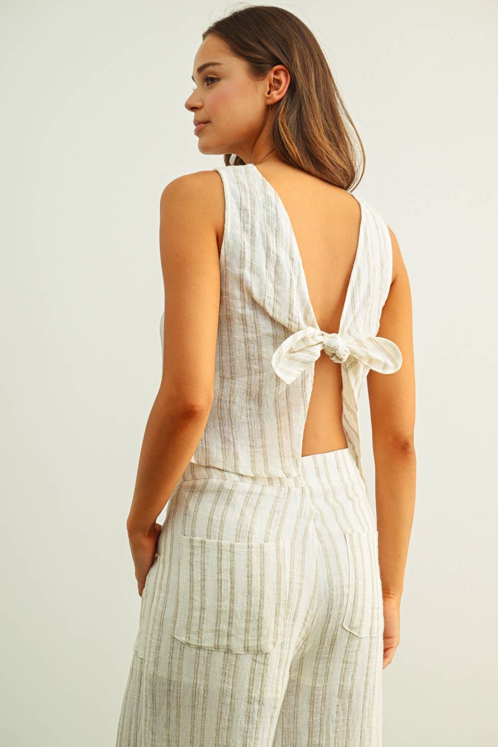 ESTELLE- Linen Twisted Back Top