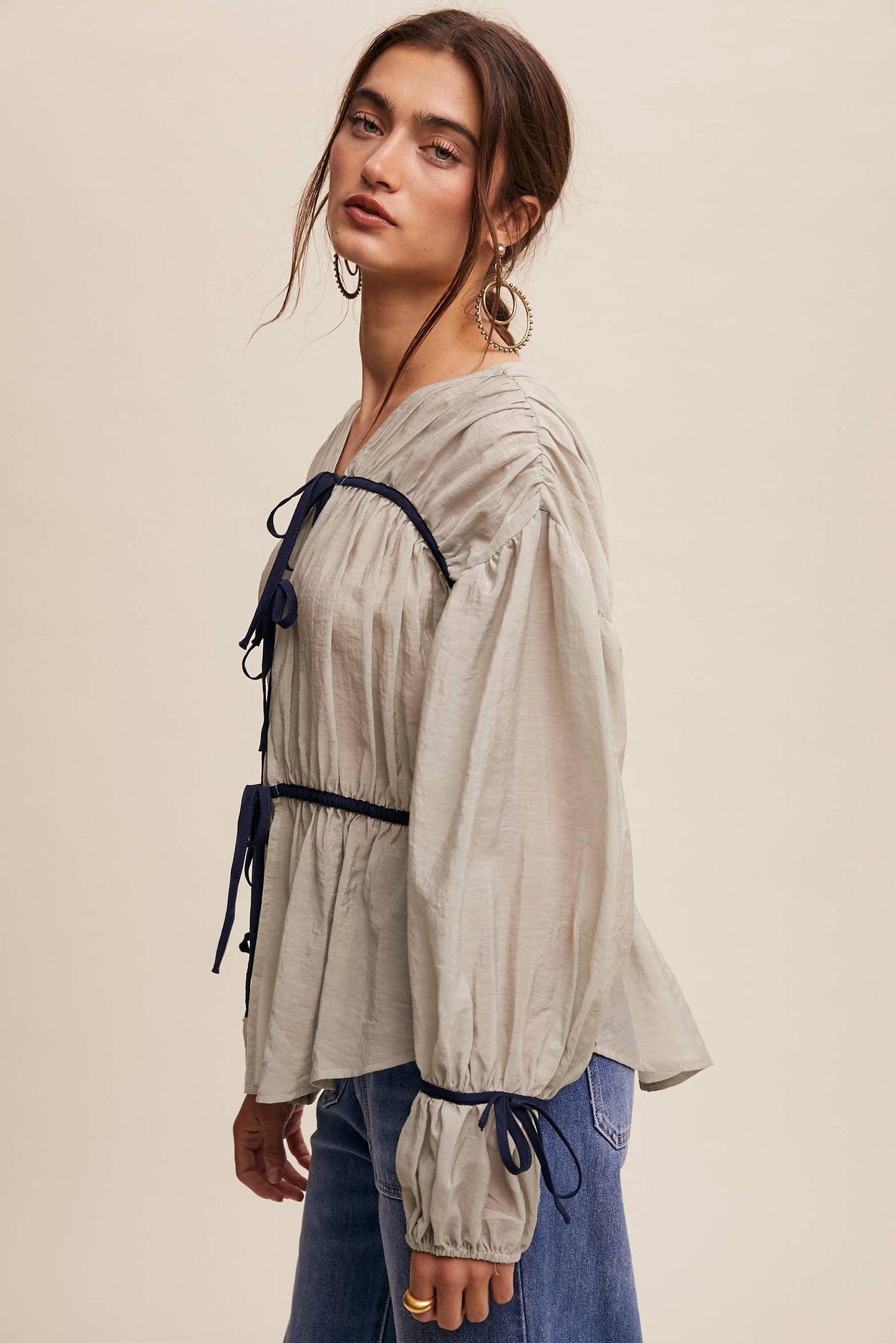 HILLARY:Contrast Trim Ribbon Tie Blouse