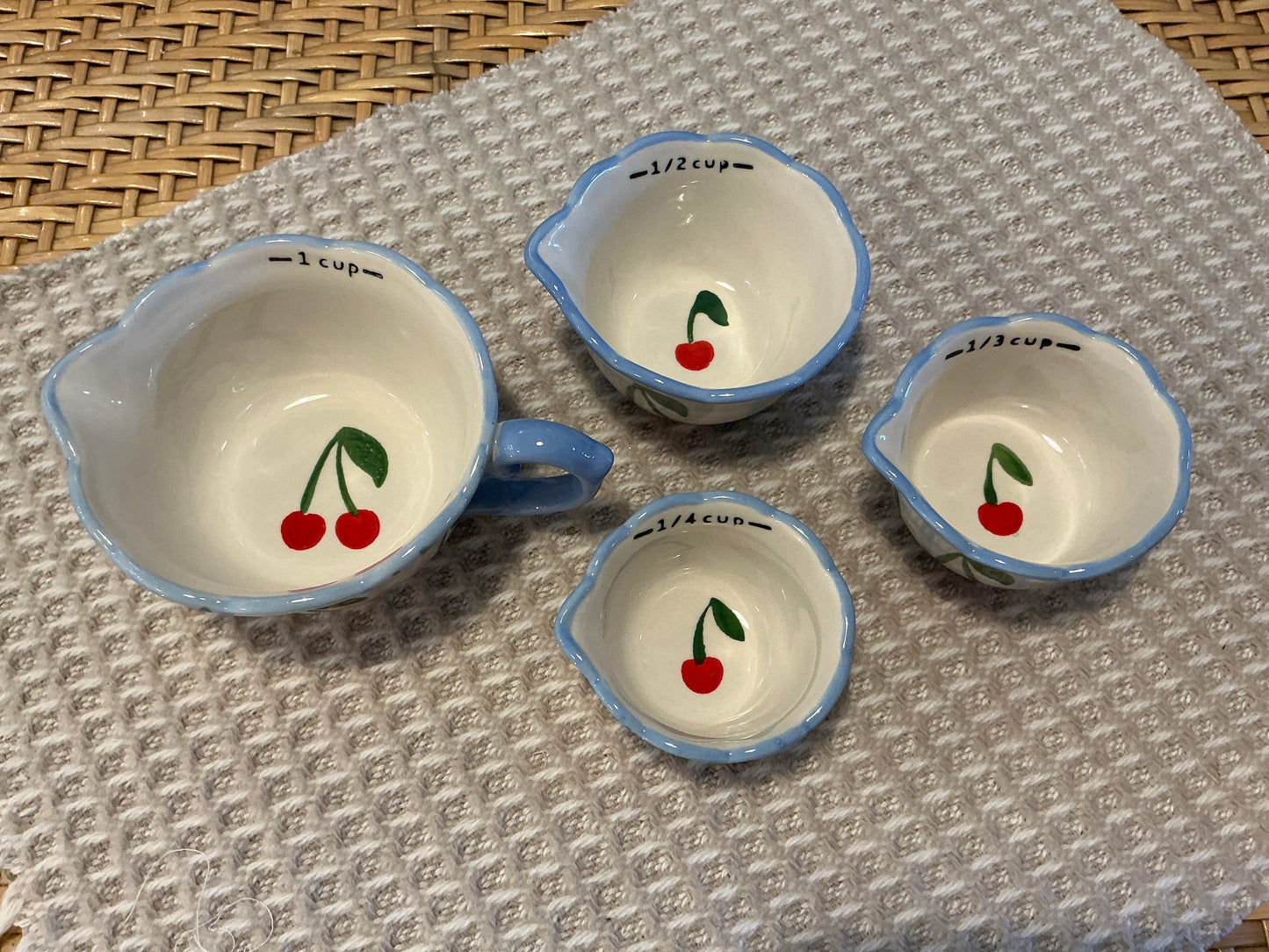 Measuring Cups 4 pc Cherry