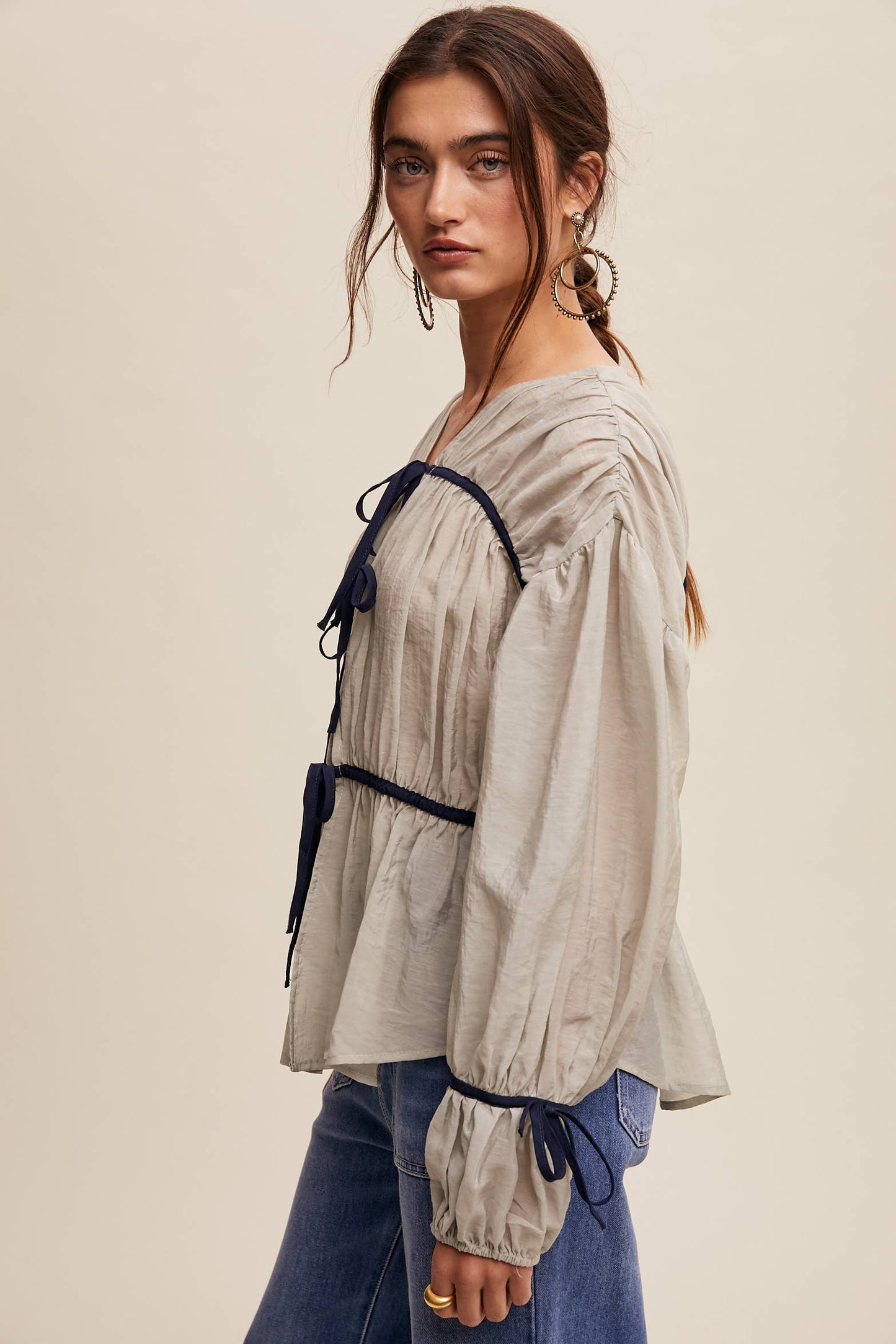 HILLARY:Contrast Trim Ribbon Tie Blouse