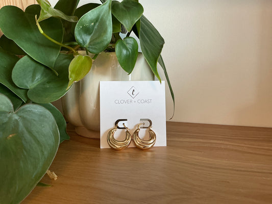 Chunky wave huggie earring