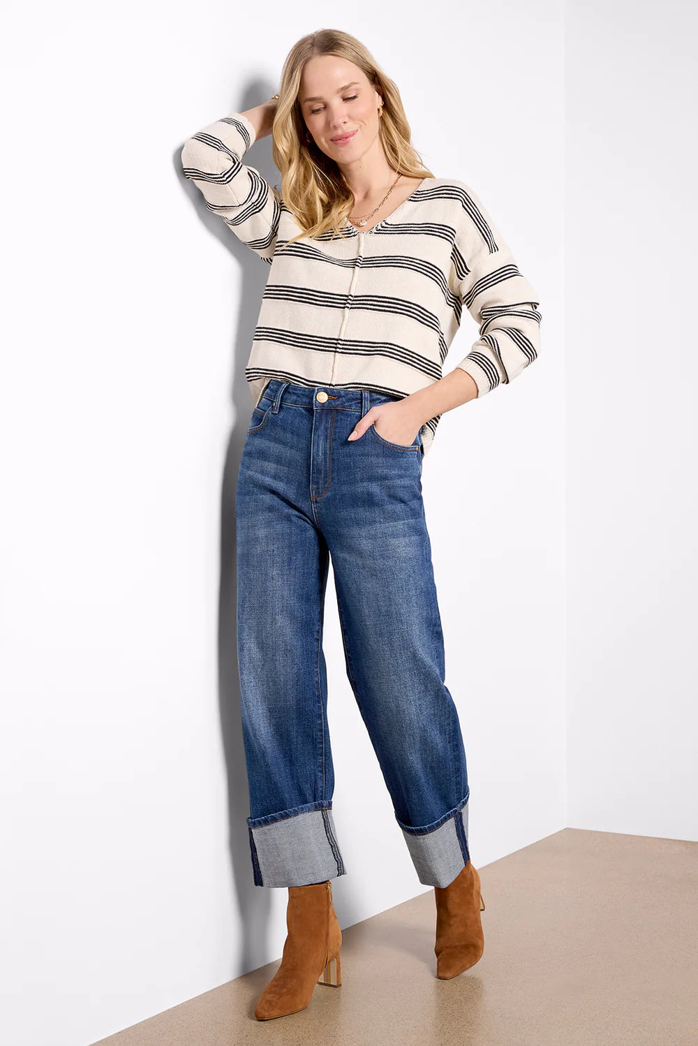 JOYCE: Easy V-Neck Sweater