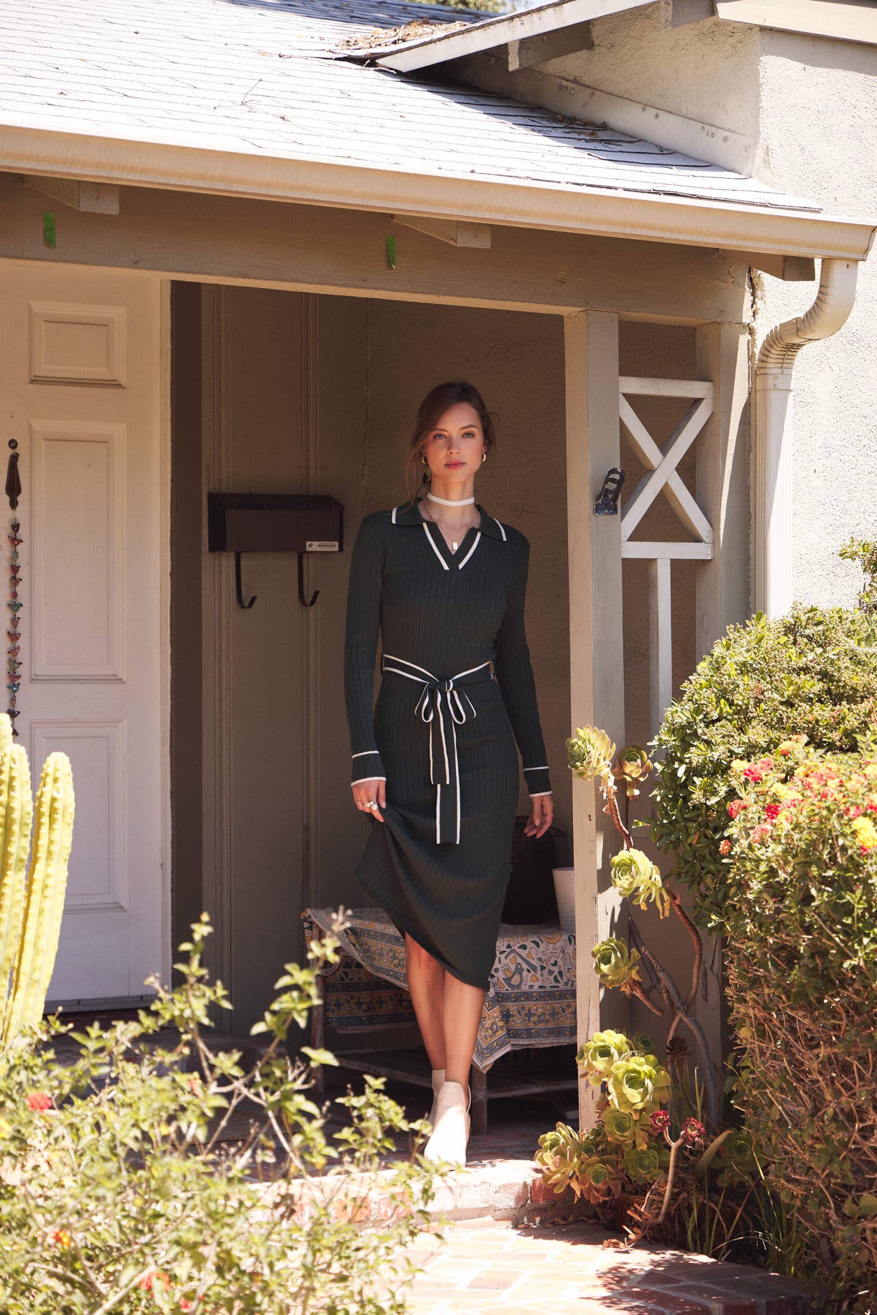 GENEVIEVE: Brown stretch ribbed dress
