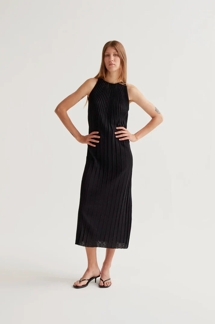 CAROLINE- Long pleated black dress