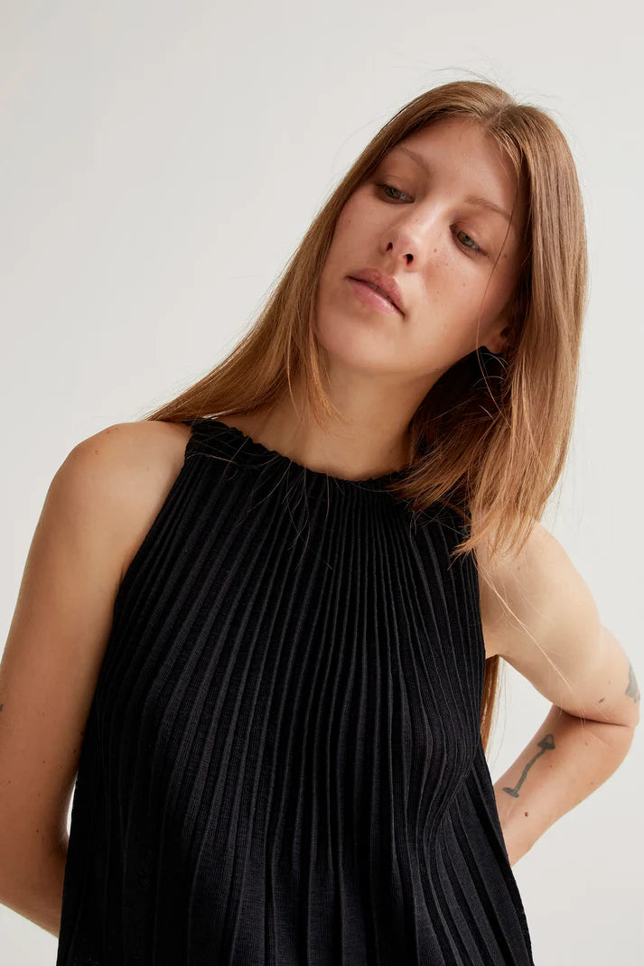CAROLINE- Long pleated black dress