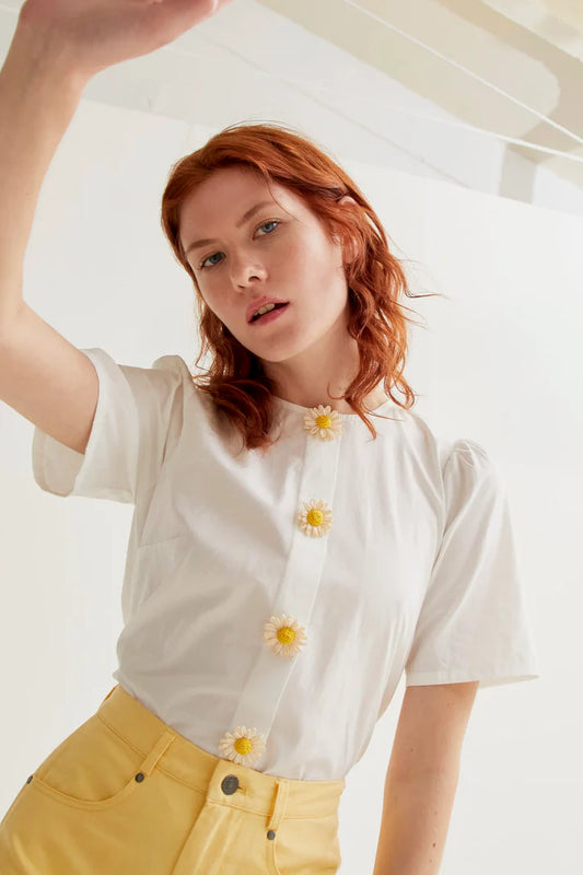 DAISY-100% cotton top with floral buttons