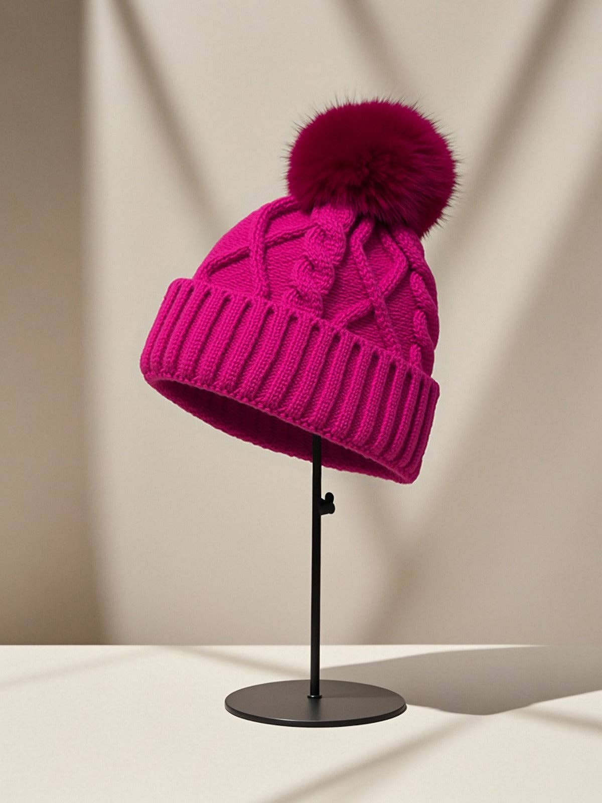 Women's knitted beanie with gift bag