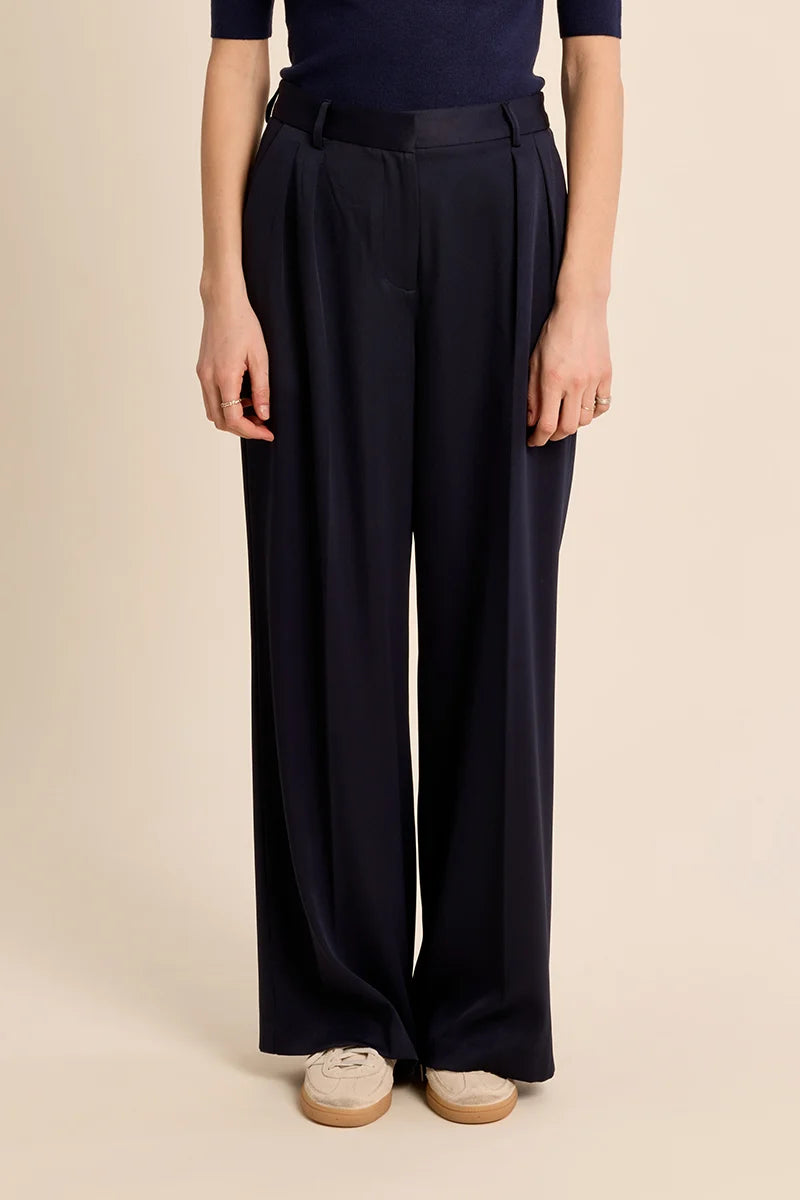 WILLA- Straight Pleated Trouser