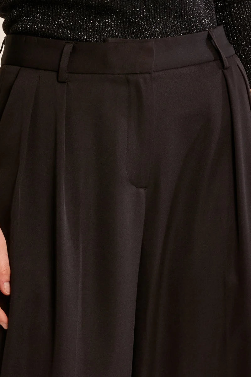 WILLA- Straight Pleated Trouser